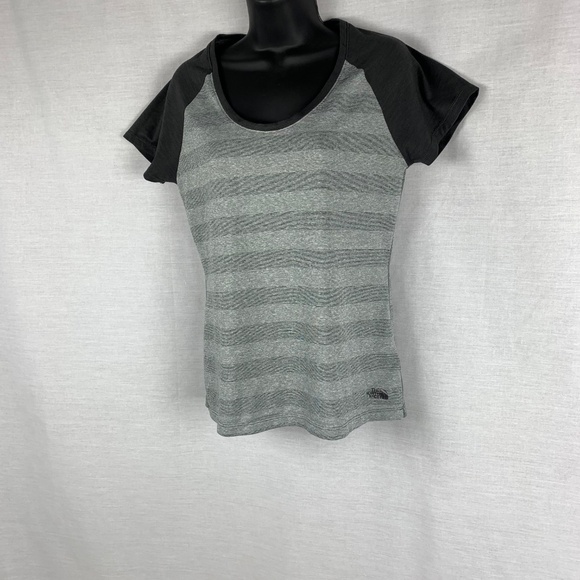 Ladies The North Face Grey Short Sleeve Flashdry Athletic Shirt Size M - Picture 2 of 6